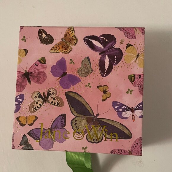 Jane Win butterfly gift box - Picture 1 of 4